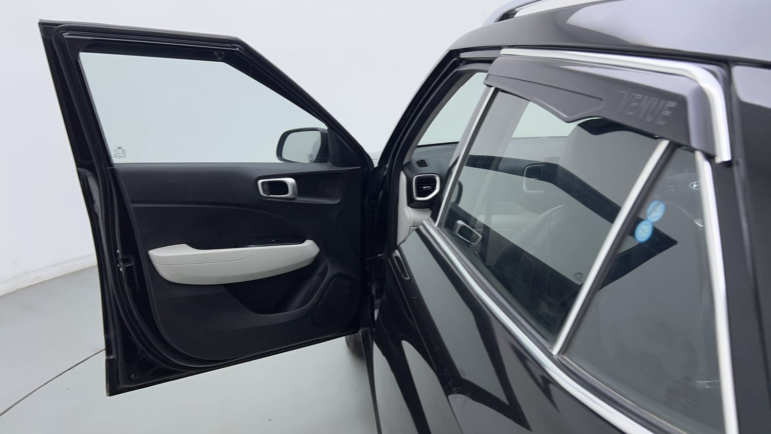 Used 2024 Hyundai Venue S (O) 1.2 Petrol Petrol Manual interior LEFT FRONT DOOR OPEN VIEW