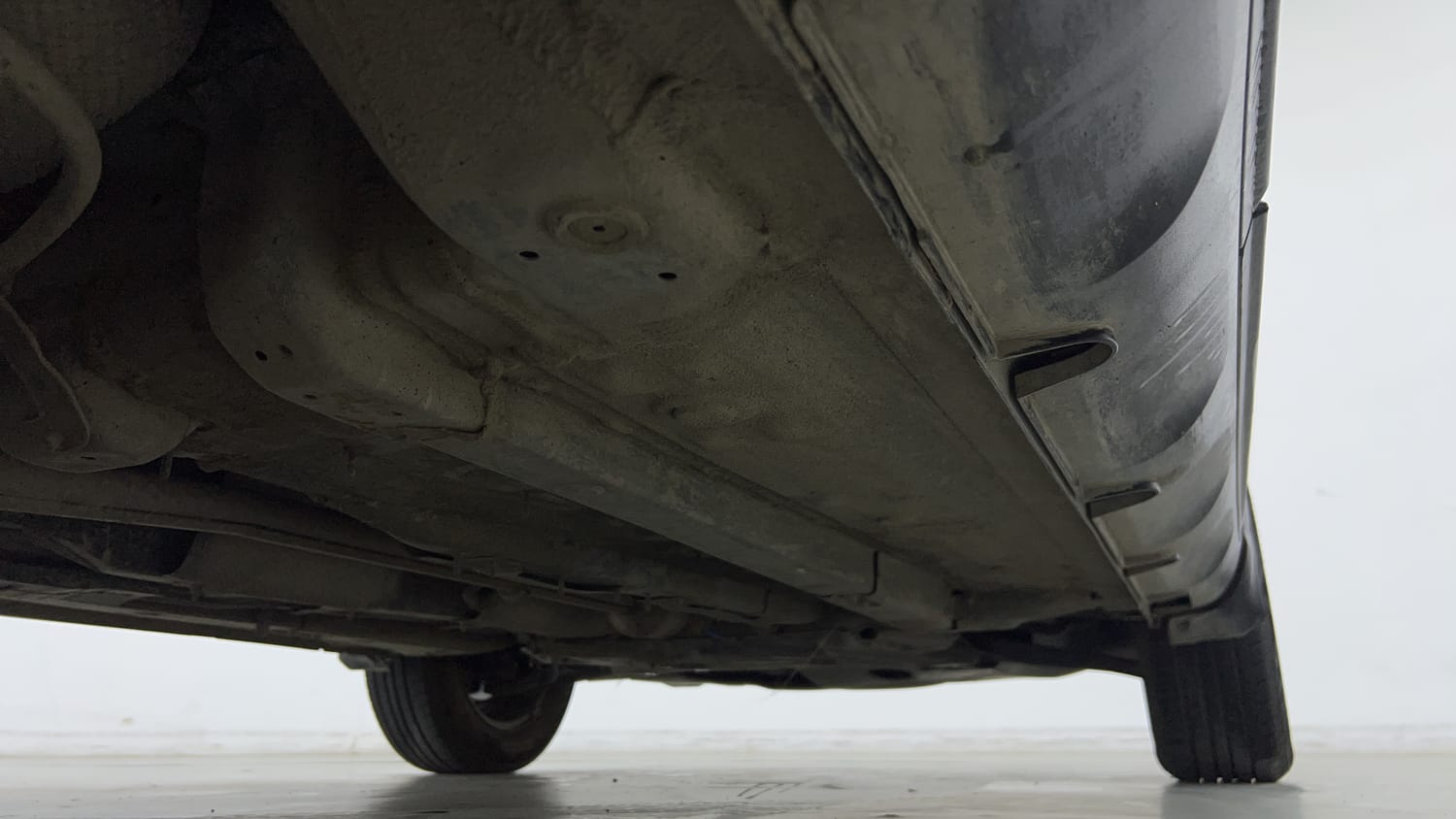 Used 2024 Hyundai Venue S (O) 1.2 Petrol Petrol Manual extra REAR RIGHT UNDERBODY VIEW