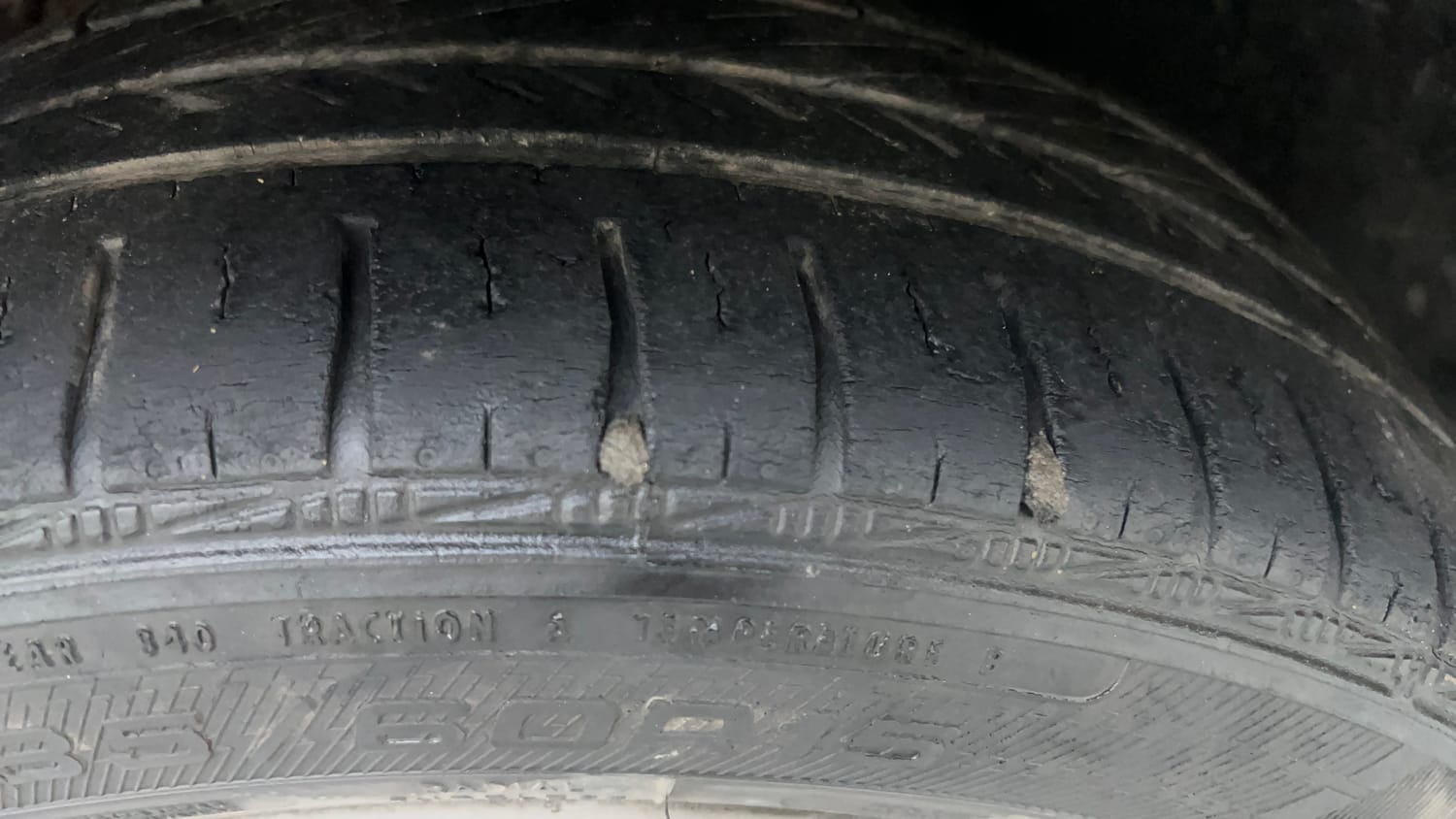 Used 2016 Volkswagen Vento Highline 1.2 (P) AT Petrol Automatic tyres RIGHT FRONT TYRE TREAD VIEW