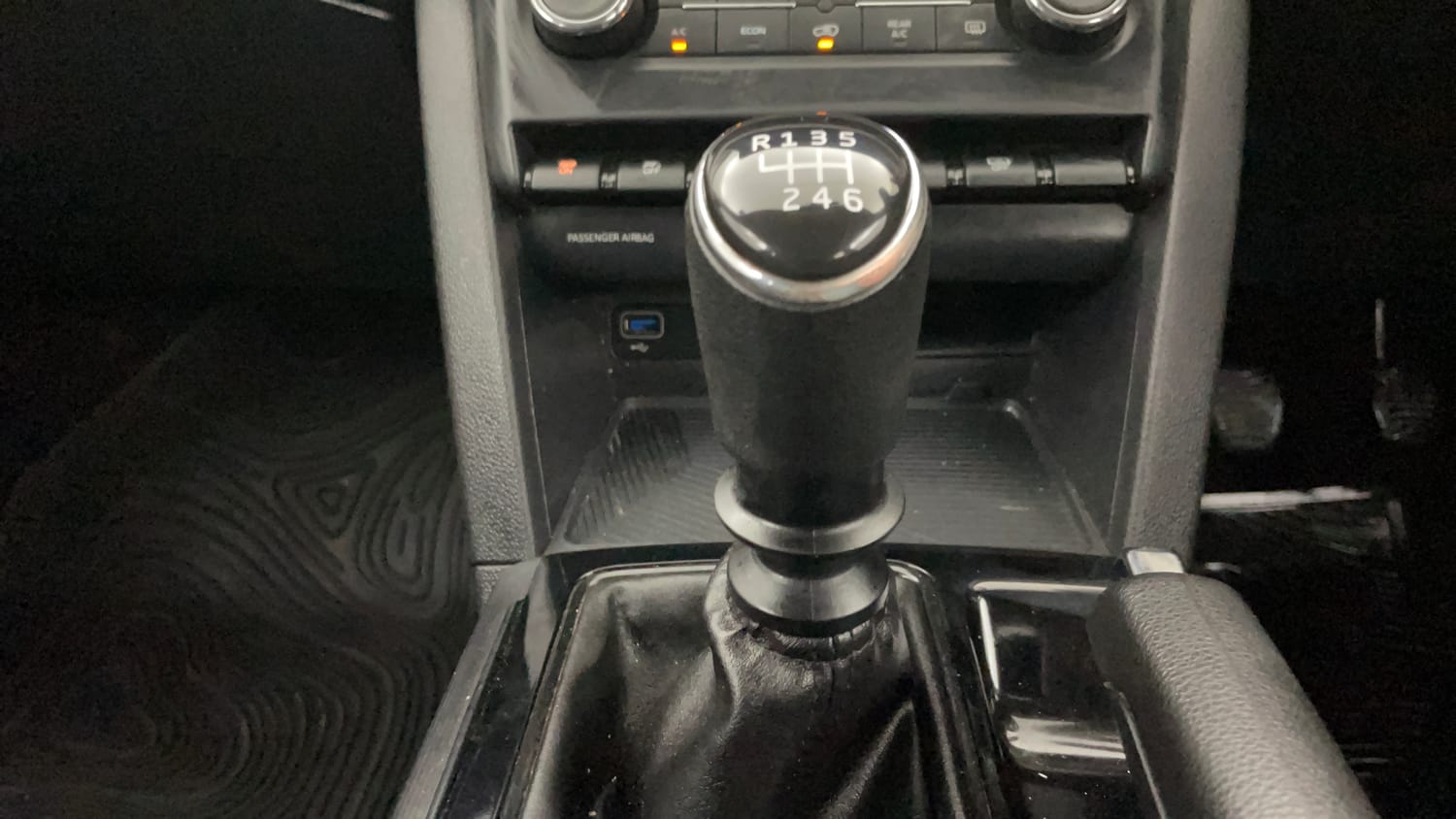 Used 2022 Mahindra XUV700 AX 5 Petrol MT 7 STR Petrol Manual interior GEAR  KNOB VIEW