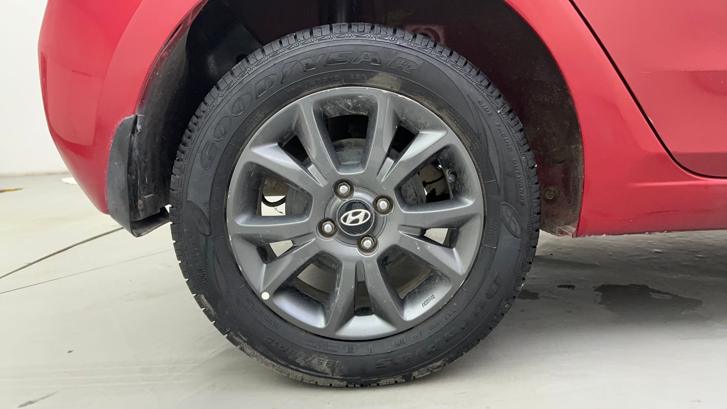Used 2019 Hyundai Elite i20 Sportz Plus 1.2 Petrol Manual tyres RIGHT REAR TYRE RIM VIEW