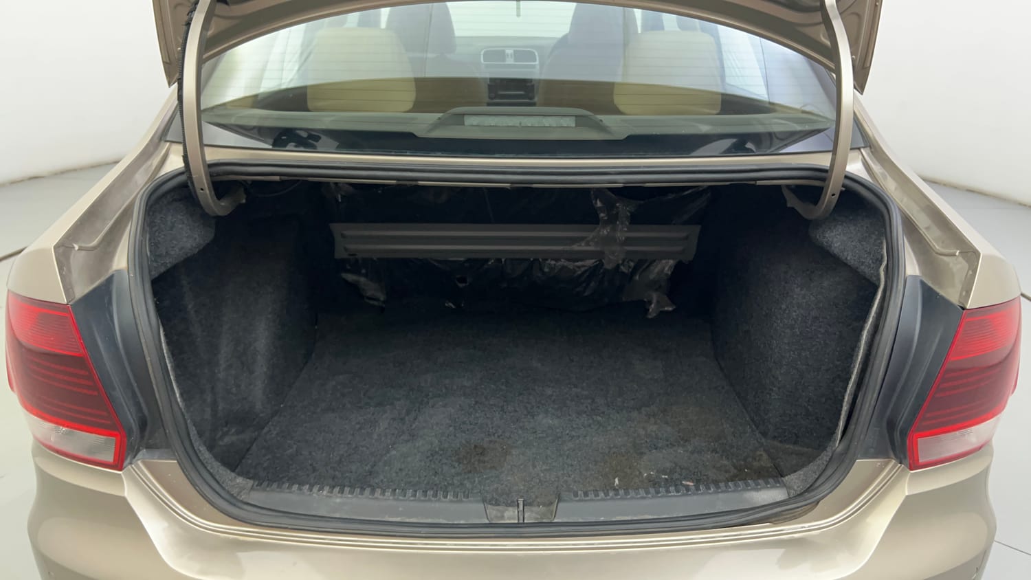 Used 2016 Volkswagen Vento Highline 1.2 (P) AT Petrol Automatic interior DICKY INSIDE VIEW