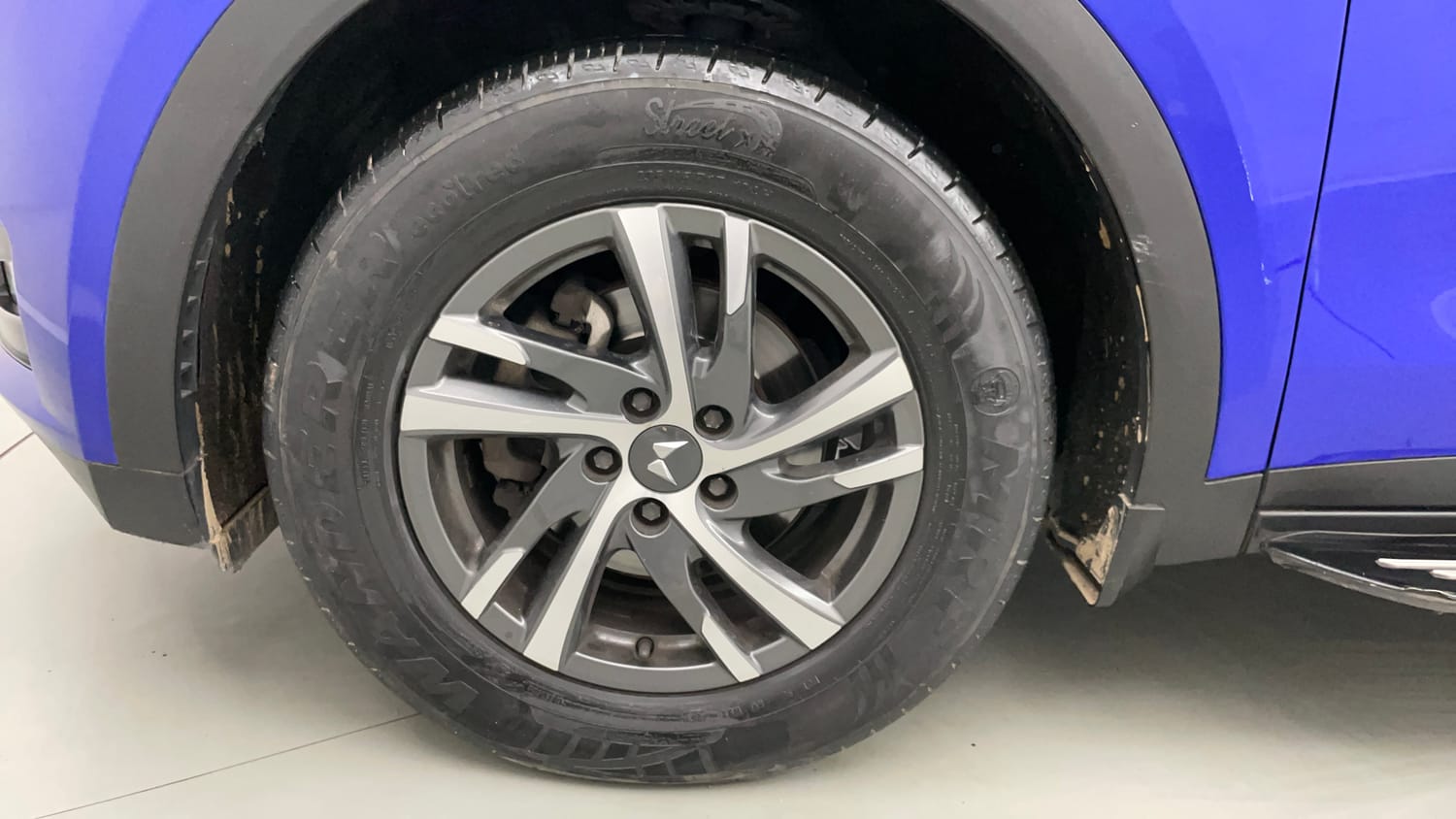 Used 2022 Mahindra XUV700 AX 5 Petrol MT 7 STR Petrol Manual tyres LEFT FRONT TYRE RIM VIEW