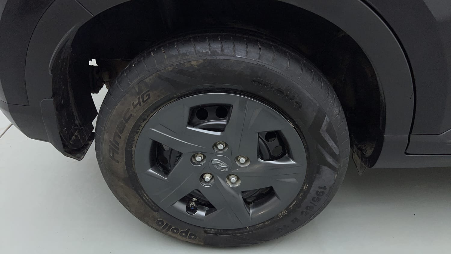 Used 2024 Hyundai Venue S (O) 1.2 Petrol Petrol Manual tyres RIGHT REAR TYRE RIM VIEW
