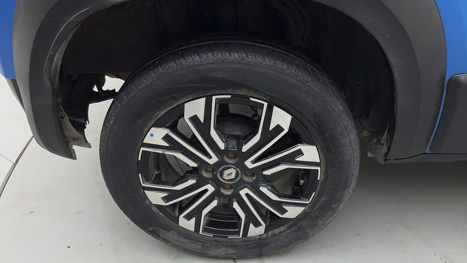 Used 2021 Renault Kiger RXZ MT Dual Tone Petrol Manual tyres RIGHT REAR TYRE RIM VIEW