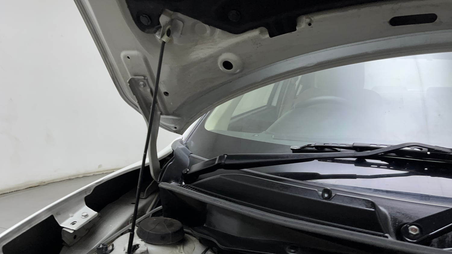 Used 2024 Maruti Suzuki Dzire ZXi Plus AGS Petrol Automatic engine ENGINE RIGHT SIDE HINGE & APRON VIEW