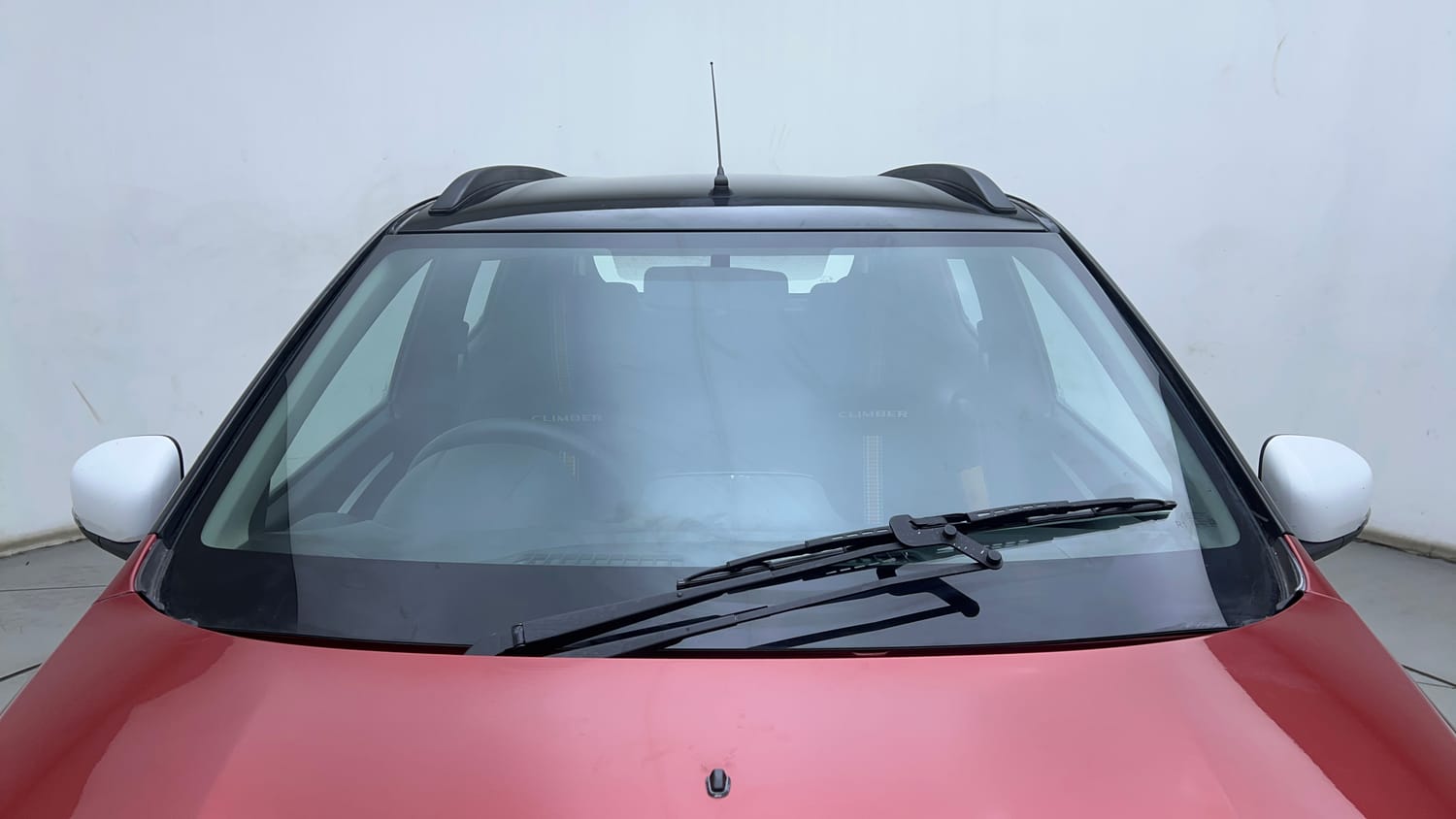 Used 2025 Renault Kwid CLIMBER 1.0 MT Dual Tone Petrol Manual exterior FRONT WINDSHIELD VIEW