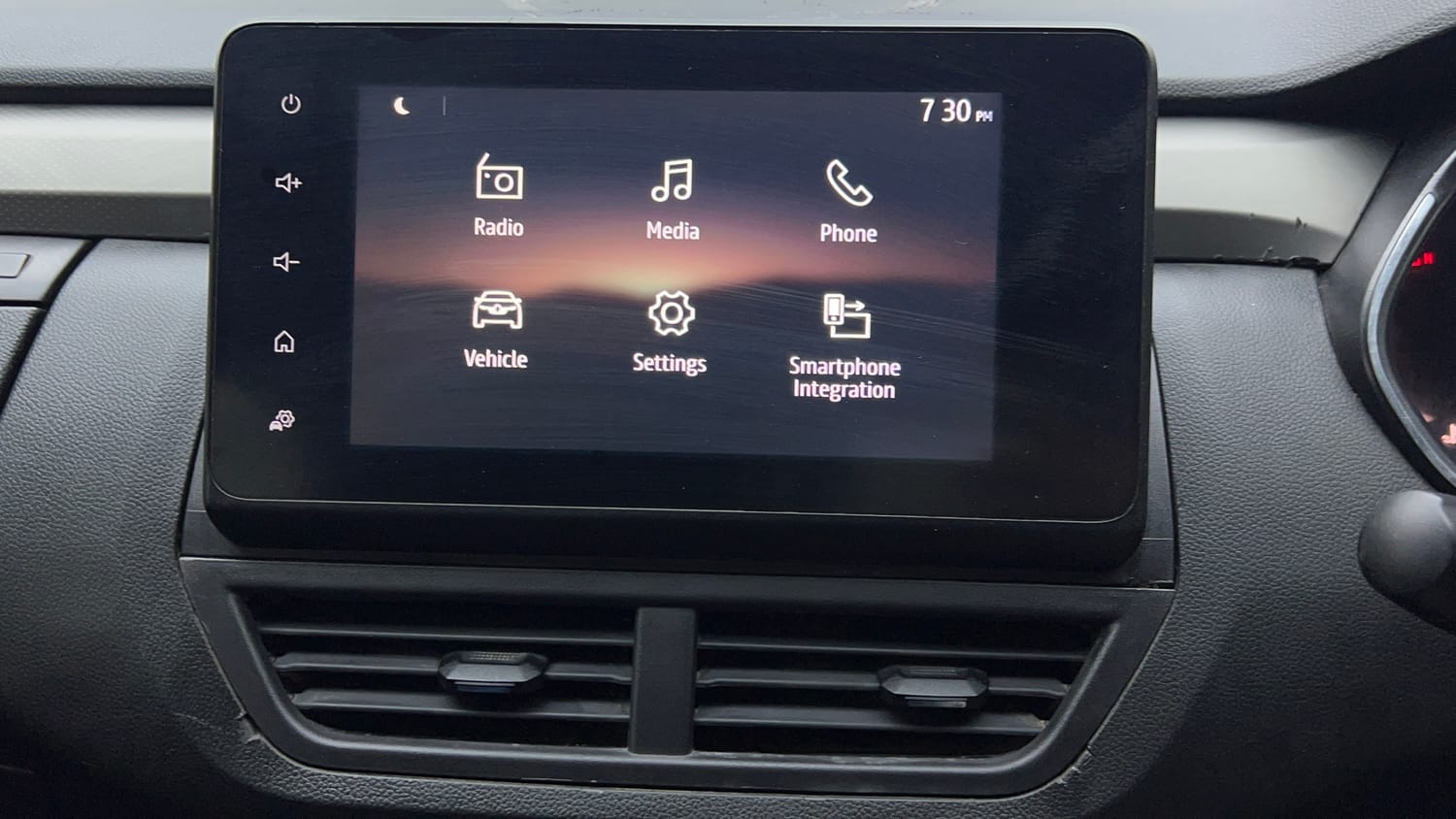 Used 2021 Renault Kiger RXZ MT Dual Tone Petrol Manual top_features Integrated (in-dash) music system