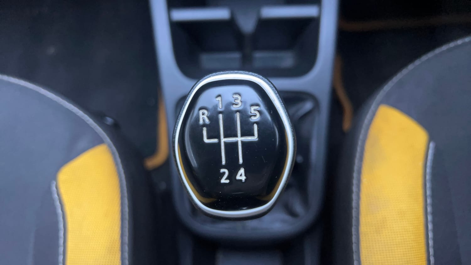 Used 2025 Renault Kwid CLIMBER 1.0 MT Dual Tone Petrol Manual interior GEAR  KNOB VIEW