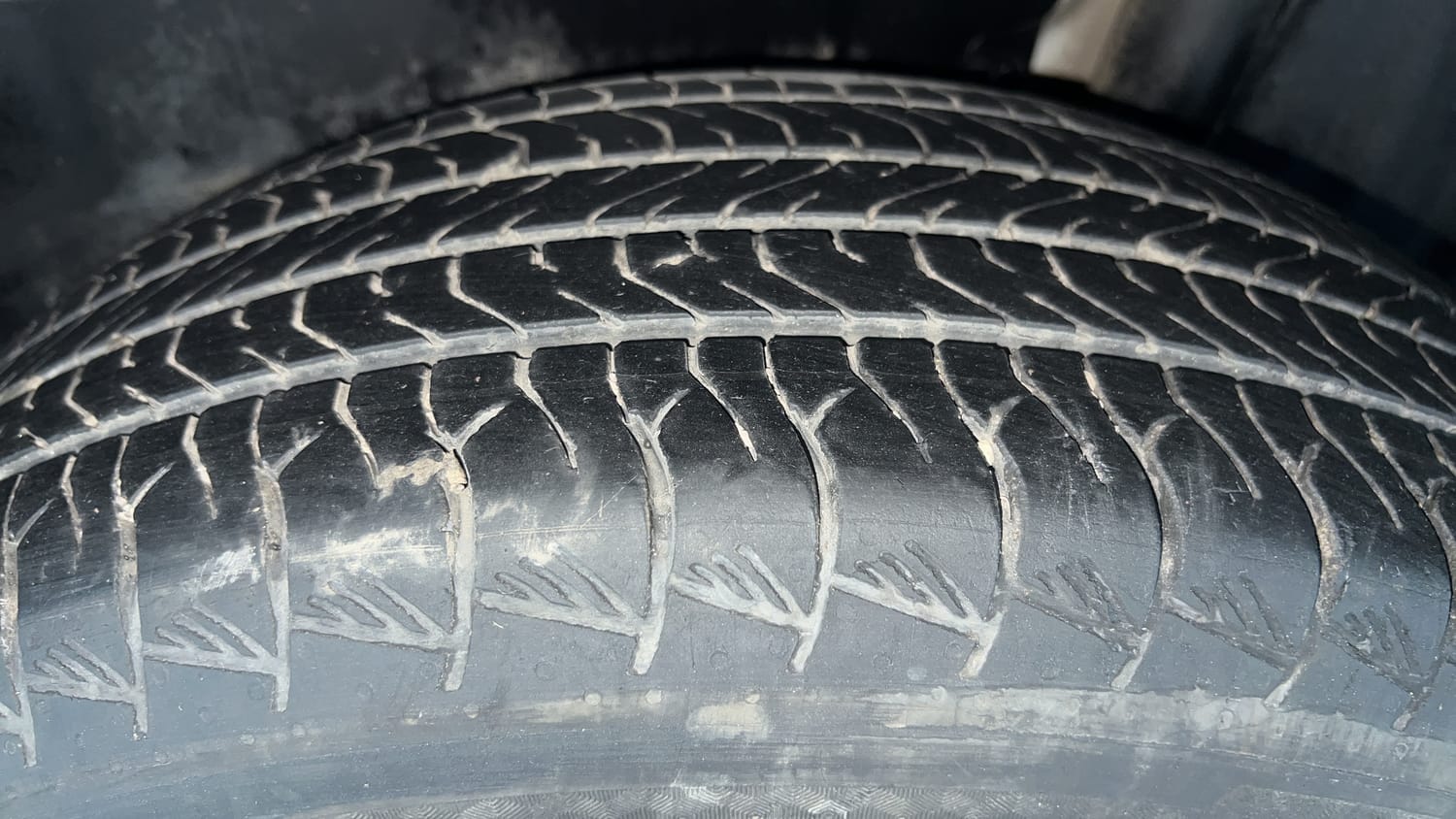 Used 2023 Maruti Suzuki Grand Vitara Alpha Plus Intelligent Hybrid eCVT Hybrid Automatic tyres LEFT REAR TYRE TREAD VIEW