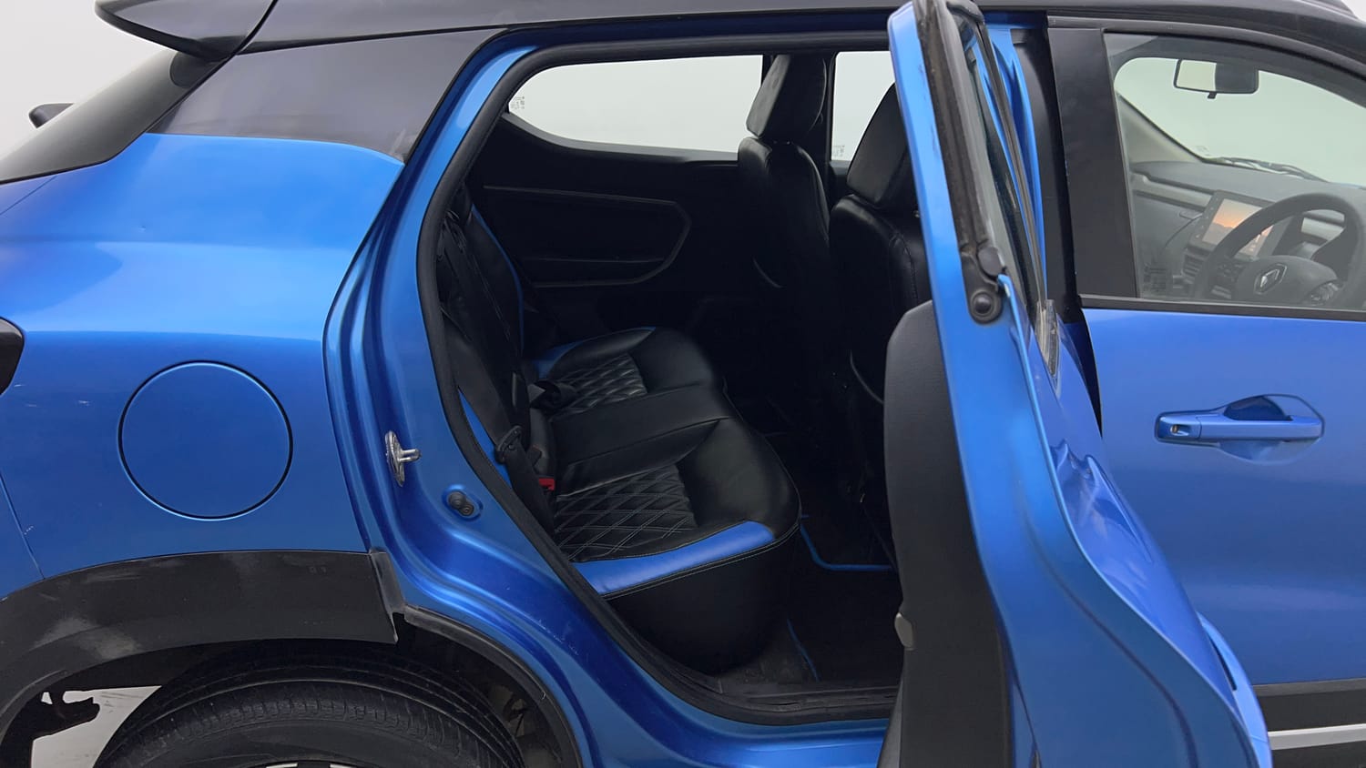 Used 2021 Renault Kiger RXZ MT Dual Tone Petrol Manual interior RIGHT SIDE REAR DOOR CABIN VIEW