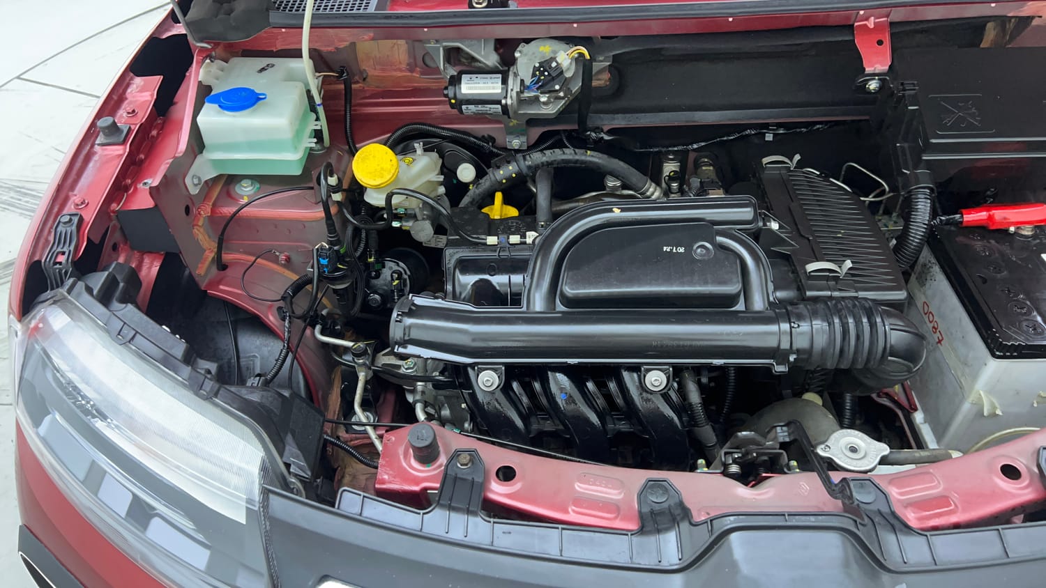 Used 2025 Renault Kwid CLIMBER 1.0 MT Dual Tone Petrol Manual engine ENGINE RIGHT SIDE VIEW