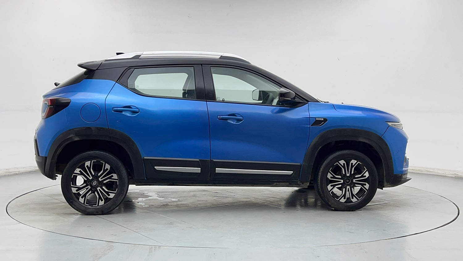 Used 2021 Renault Kiger RXZ MT Dual Tone Petrol Manual exterior RIGHT SIDE VIEW