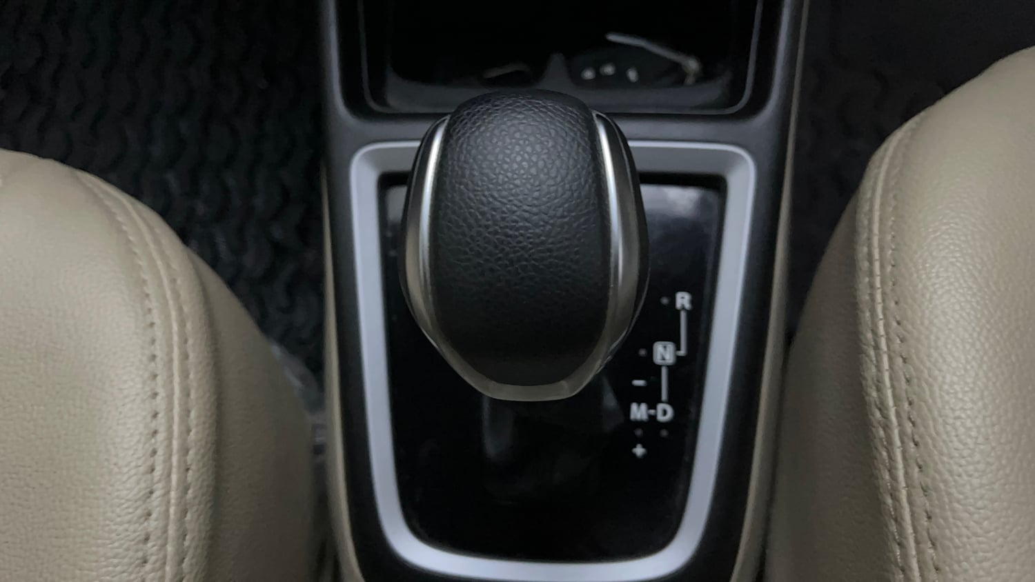 Used 2024 Maruti Suzuki Dzire ZXi Plus AGS Petrol Automatic interior GEAR  KNOB VIEW