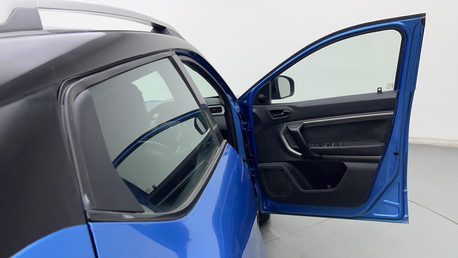 Used 2021 Renault Kiger RXZ MT Dual Tone Petrol Manual interior RIGHT FRONT DOOR OPEN VIEW