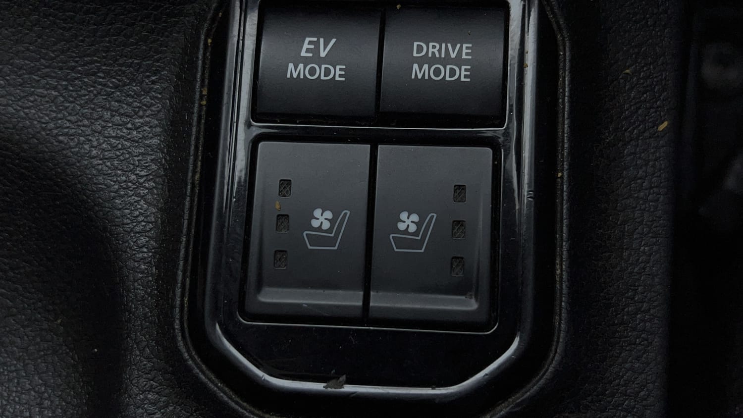 Used 2023 Maruti Suzuki Grand Vitara Alpha Plus Intelligent Hybrid eCVT Hybrid Automatic top_features Ventilated seats