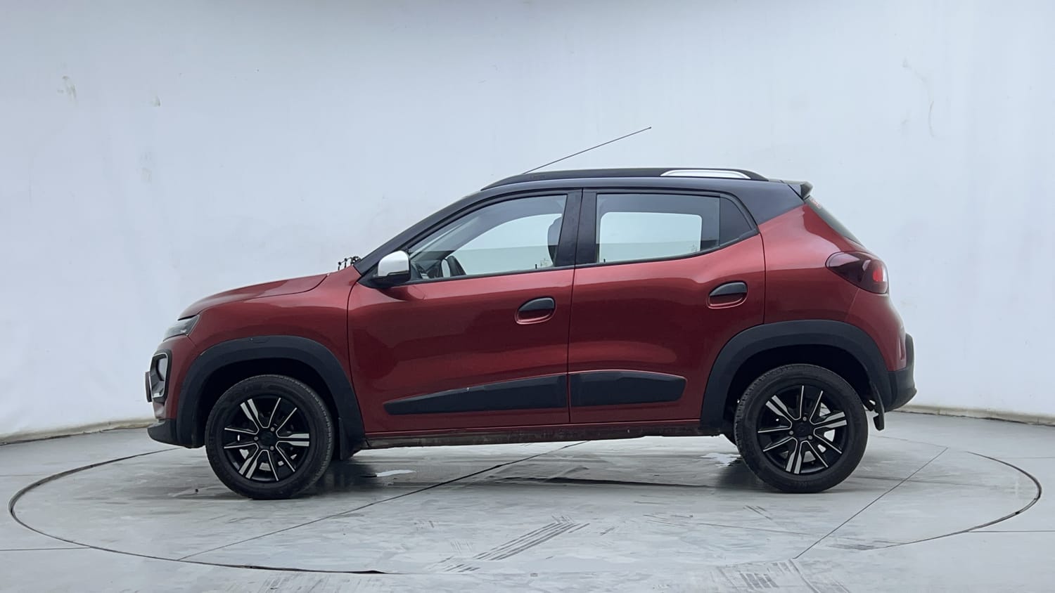 Used 2025 Renault Kwid CLIMBER 1.0 MT Dual Tone Petrol Manual exterior LEFT SIDE VIEW