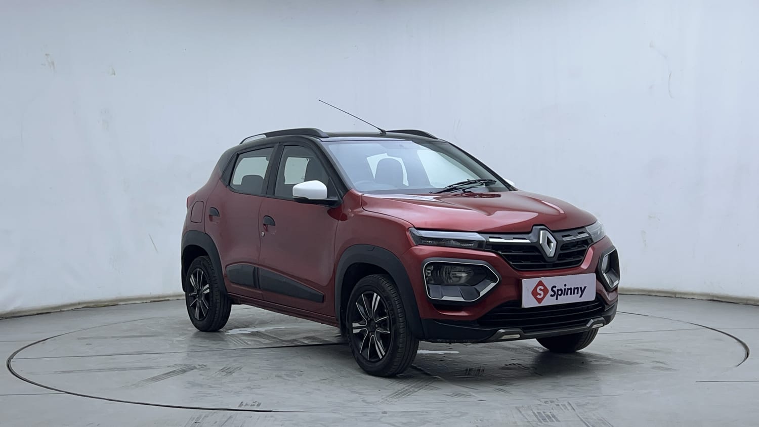 Used 2025 Renault Kwid CLIMBER 1.0 MT Dual Tone Petrol Manual exterior RIGHT FRONT CORNER VIEW