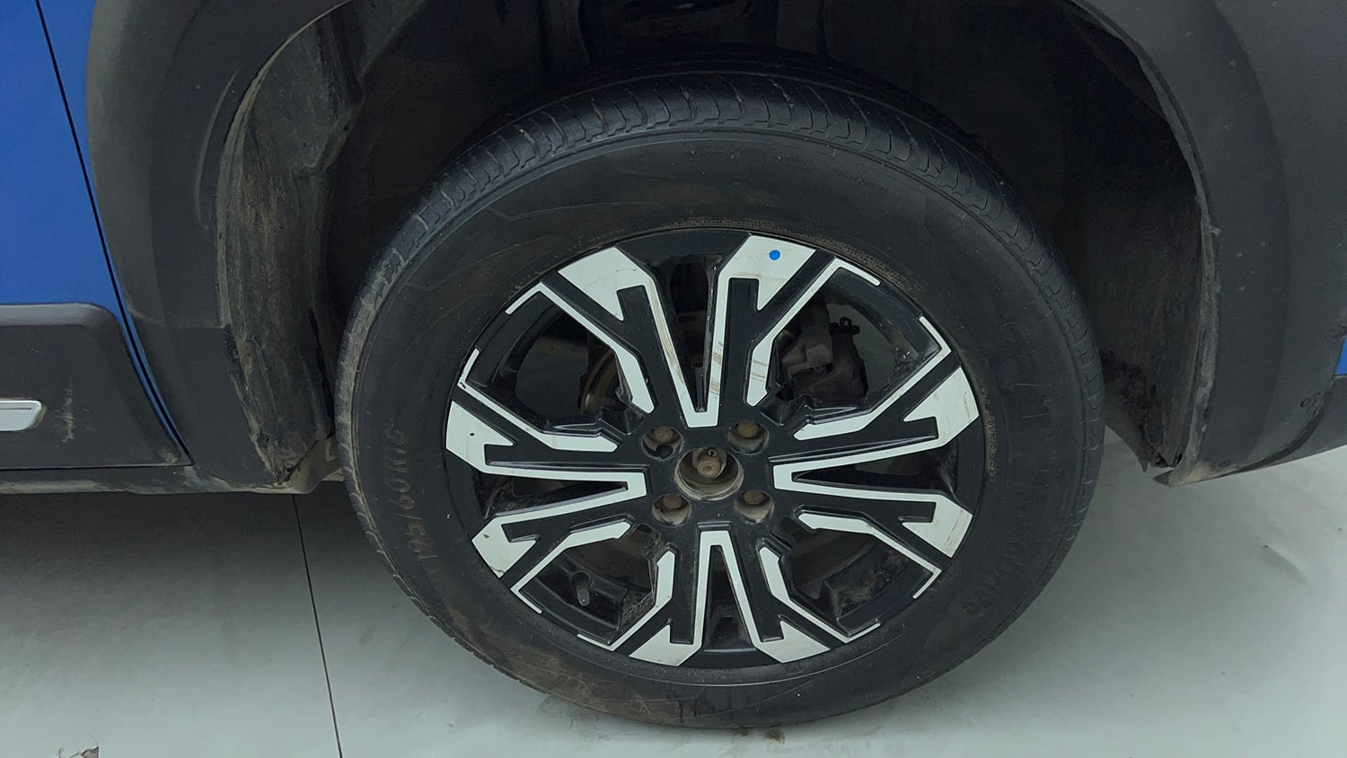 Used 2021 Renault Kiger RXZ MT Dual Tone Petrol Manual tyres RIGHT FRONT TYRE RIM VIEW