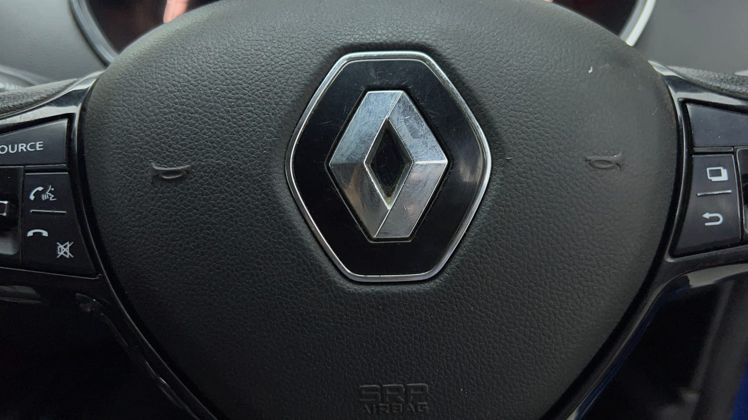 Used 2021 Renault Kiger RXZ MT Dual Tone Petrol Manual top_features Airbags