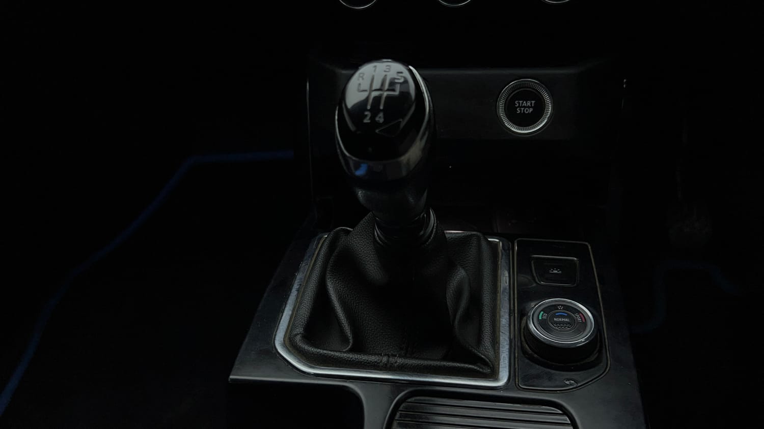 Used 2021 Renault Kiger RXZ MT Dual Tone Petrol Manual interior GEAR  KNOB VIEW