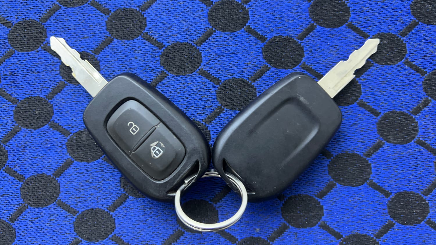 Used 2025 Renault Kwid CLIMBER 1.0 MT Dual Tone Petrol Manual extra CAR KEY VIEW