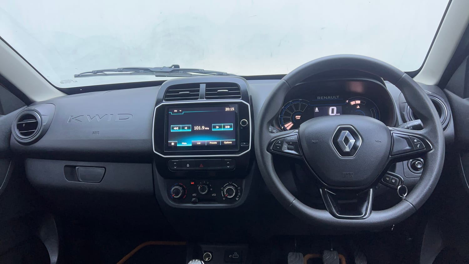 Used 2025 Renault Kwid CLIMBER 1.0 MT Dual Tone Petrol Manual interior DASHBOARD VIEW
