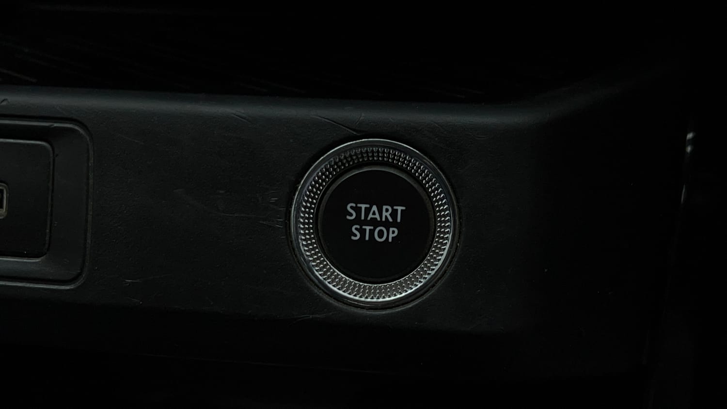 Used 2021 Renault Kiger RXZ MT Dual Tone Petrol Manual top_features Keyless start