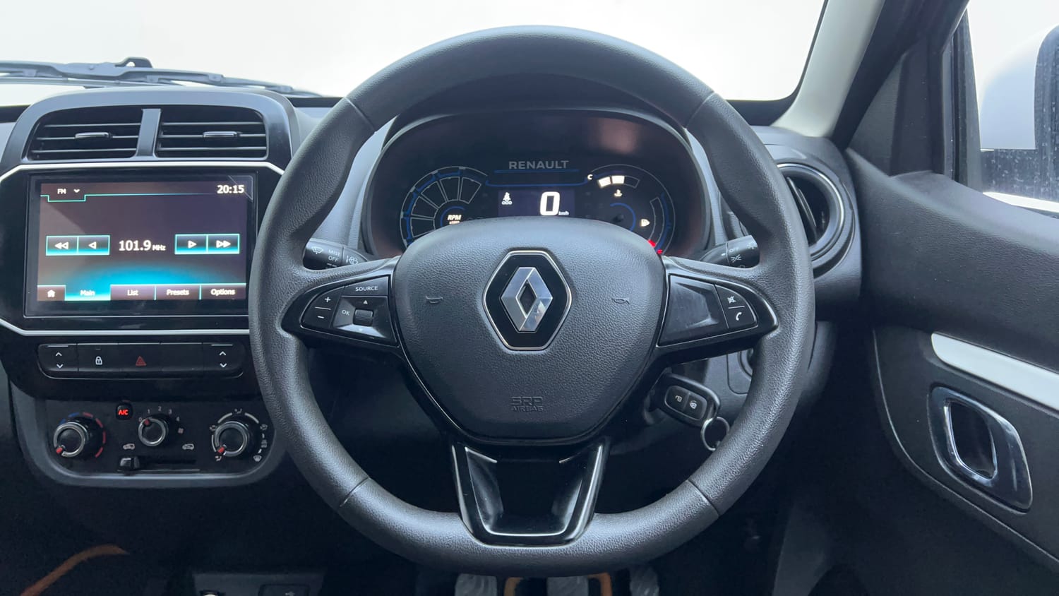 Used 2025 Renault Kwid CLIMBER 1.0 MT Dual Tone Petrol Manual interior STEERING VIEW