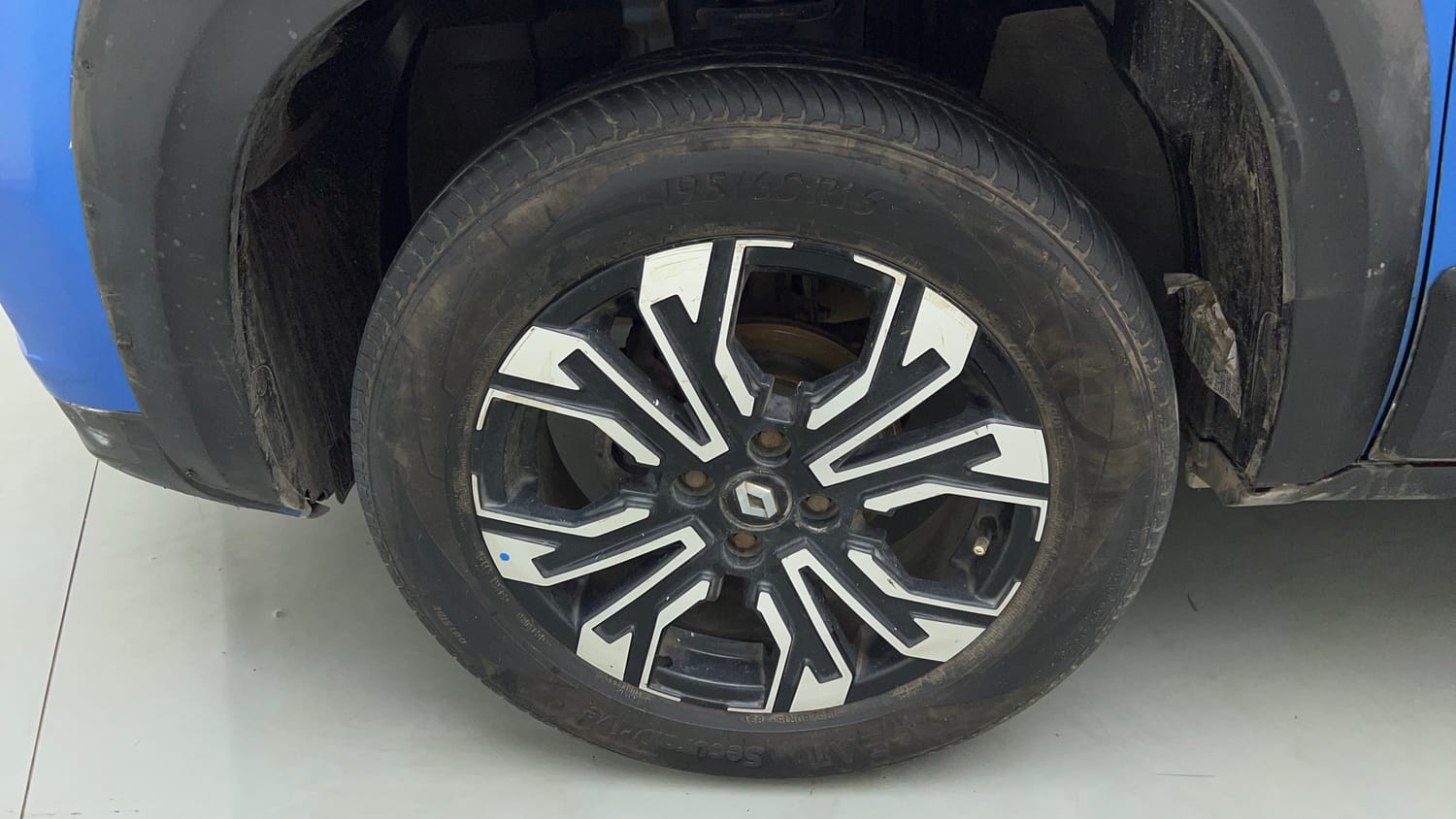 Used 2021 Renault Kiger RXZ MT Dual Tone Petrol Manual tyres LEFT FRONT TYRE RIM VIEW