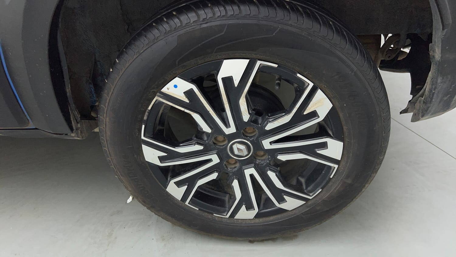 Used 2021 Renault Kiger RXZ MT Dual Tone Petrol Manual tyres LEFT REAR TYRE RIM VIEW
