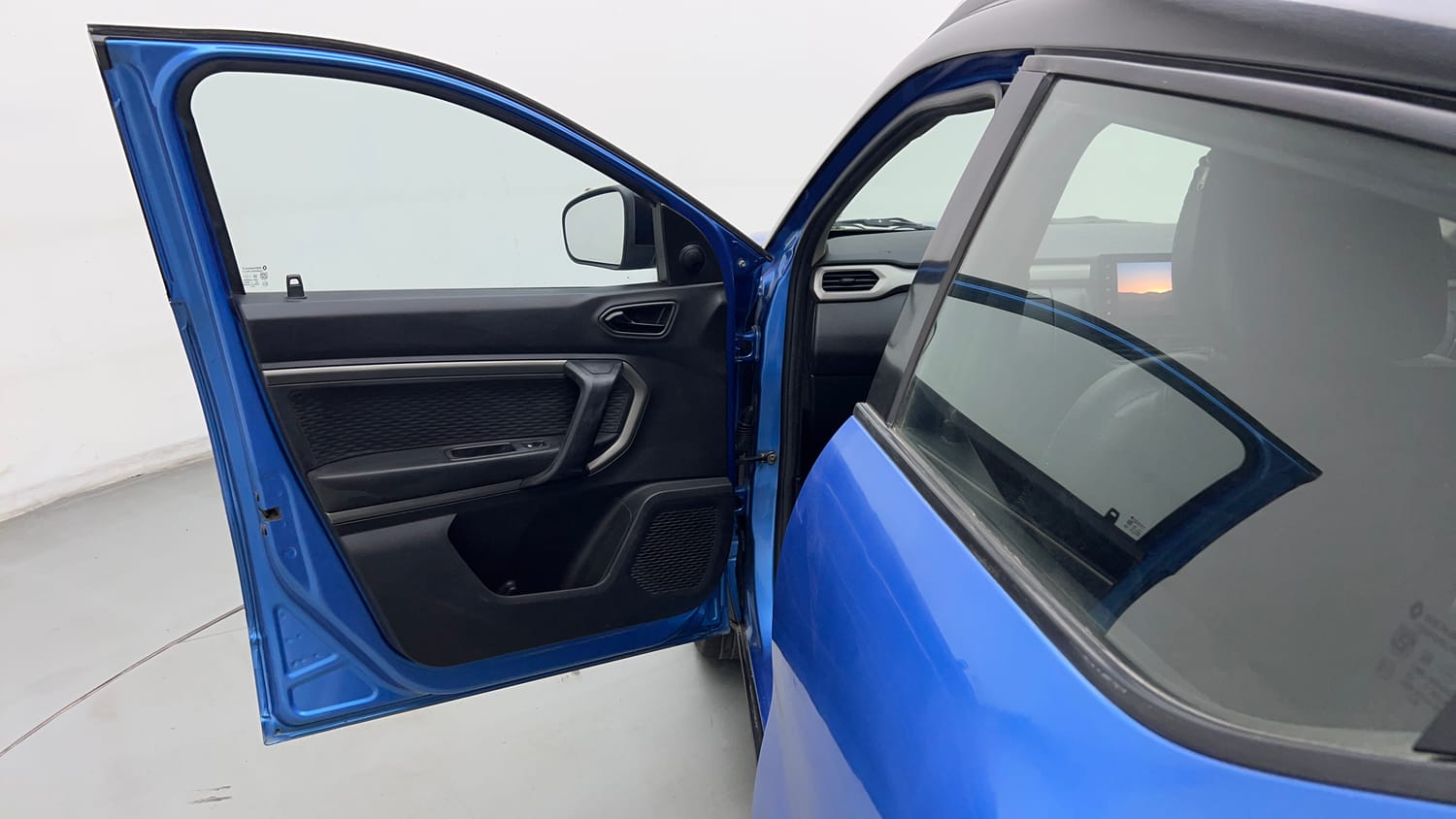 Used 2021 Renault Kiger RXZ MT Dual Tone Petrol Manual interior LEFT FRONT DOOR OPEN VIEW