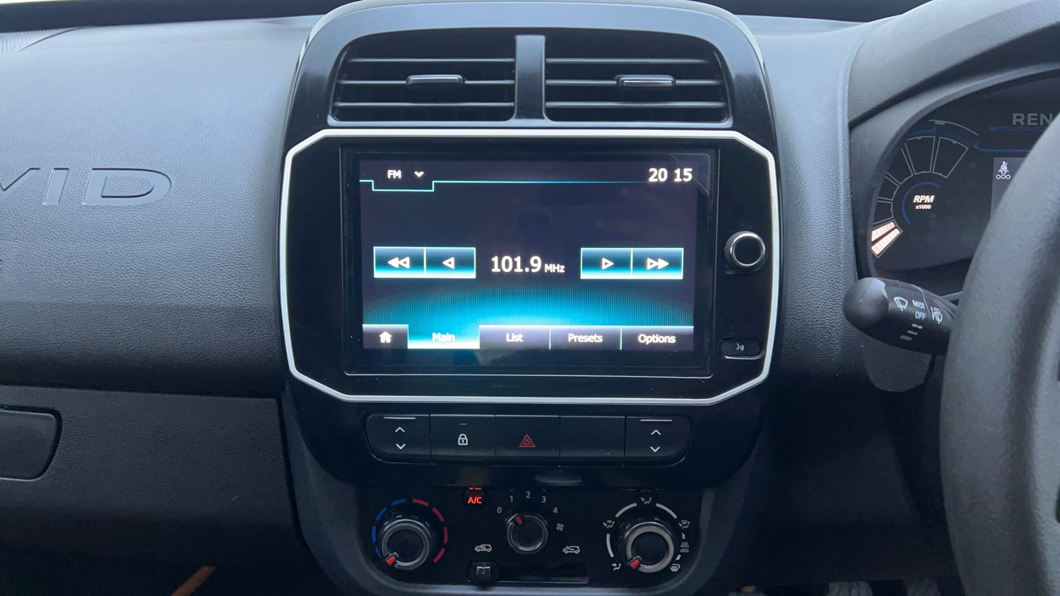 Used 2025 Renault Kwid CLIMBER 1.0 MT Dual Tone Petrol Manual interior MUSIC SYSTEM & AC CONTROL VIEW