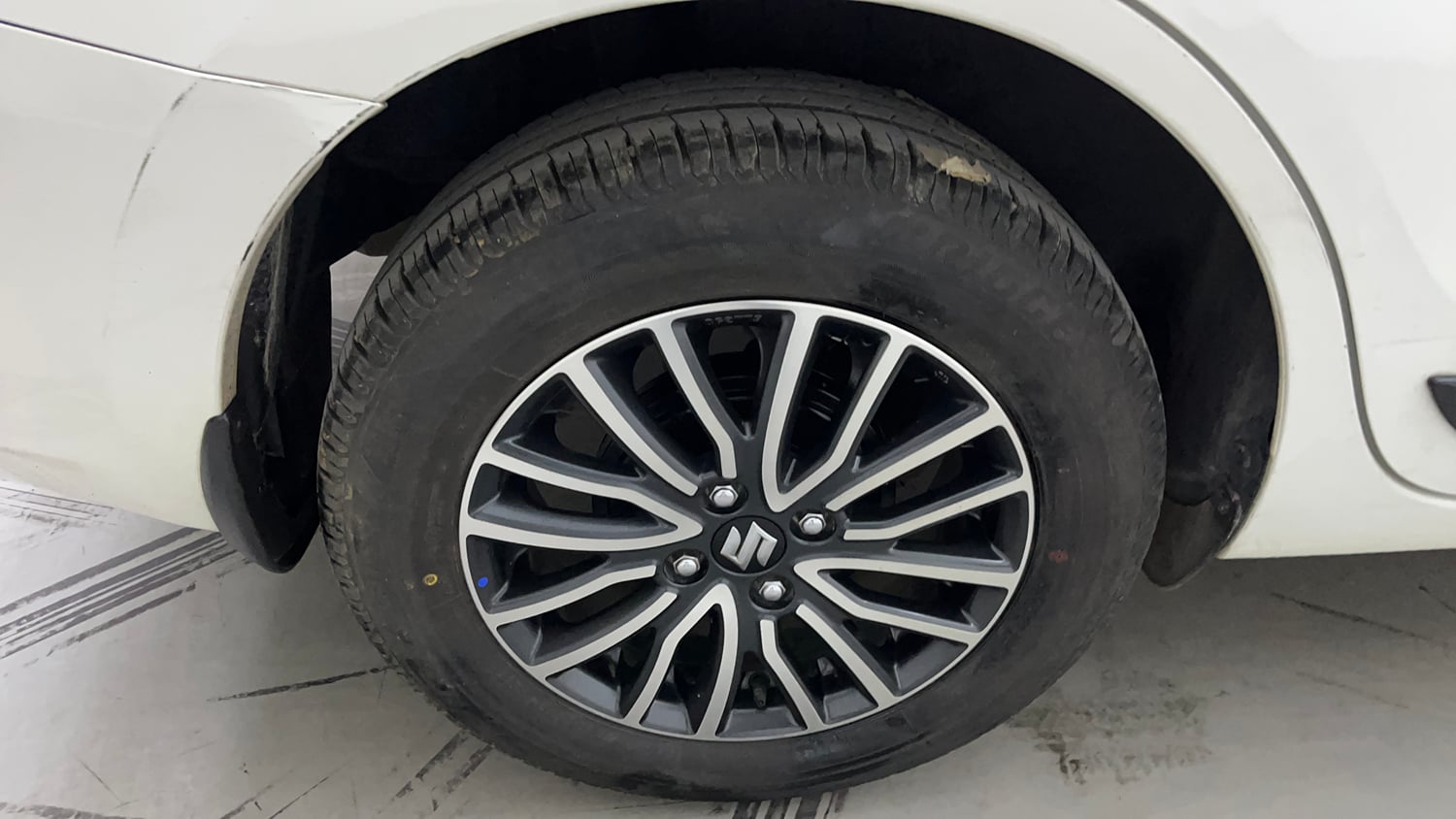 Used 2024 Maruti Suzuki Dzire ZXi Plus AGS Petrol Automatic tyres RIGHT REAR TYRE RIM VIEW