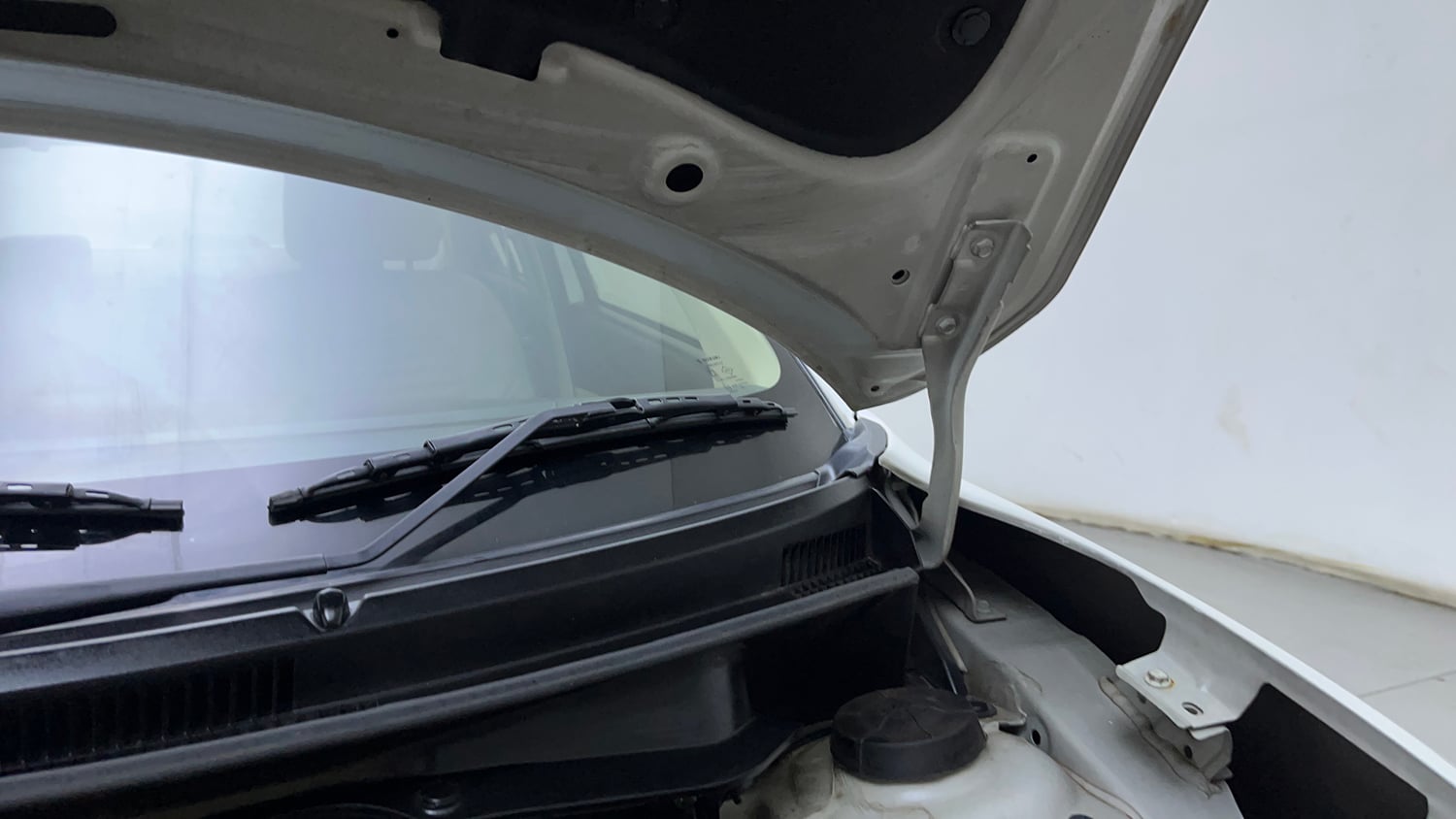 Used 2024 Maruti Suzuki Dzire ZXi Plus AGS Petrol Automatic engine ENGINE LEFT SIDE HINGE & APRON VIEW