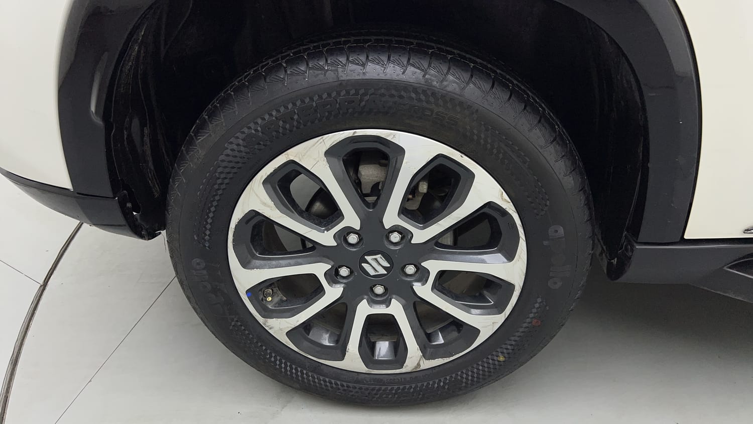Used 2023 Maruti Suzuki Grand Vitara Alpha Plus Intelligent Hybrid eCVT Hybrid Automatic tyres RIGHT REAR TYRE RIM VIEW