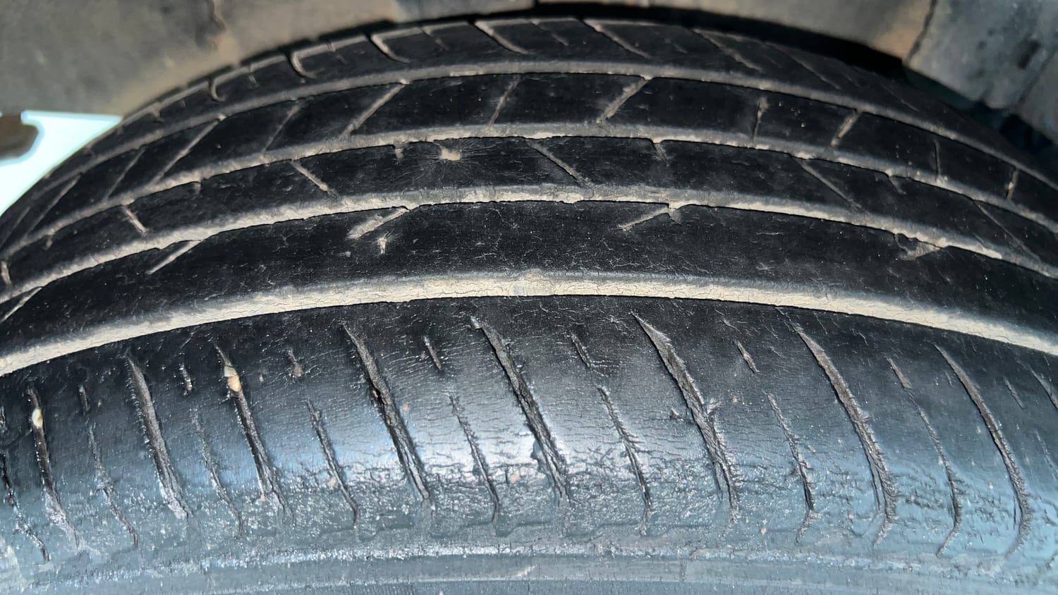 Used 2021 Renault Kiger RXZ MT Dual Tone Petrol Manual tyres RIGHT REAR TYRE TREAD VIEW