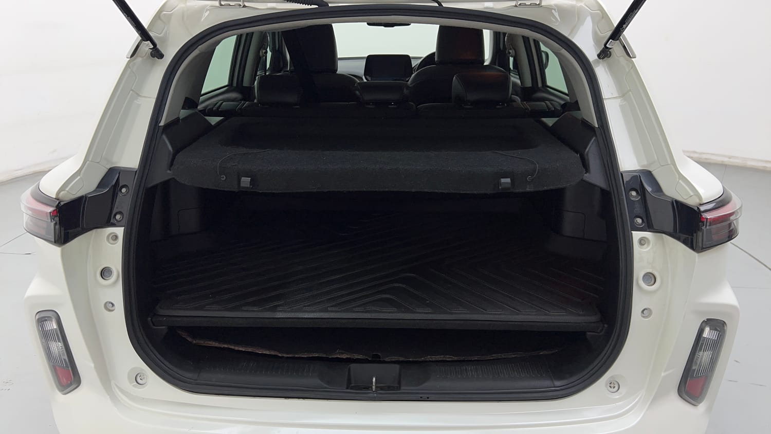 Used 2023 Maruti Suzuki Grand Vitara Alpha Plus Intelligent Hybrid eCVT Hybrid Automatic interior DICKY INSIDE VIEW