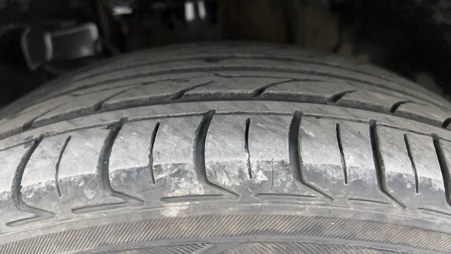Used 2018 Tata Tigor Revotron XZA Petrol Automatic tyres LEFT FRONT TYRE TREAD VIEW