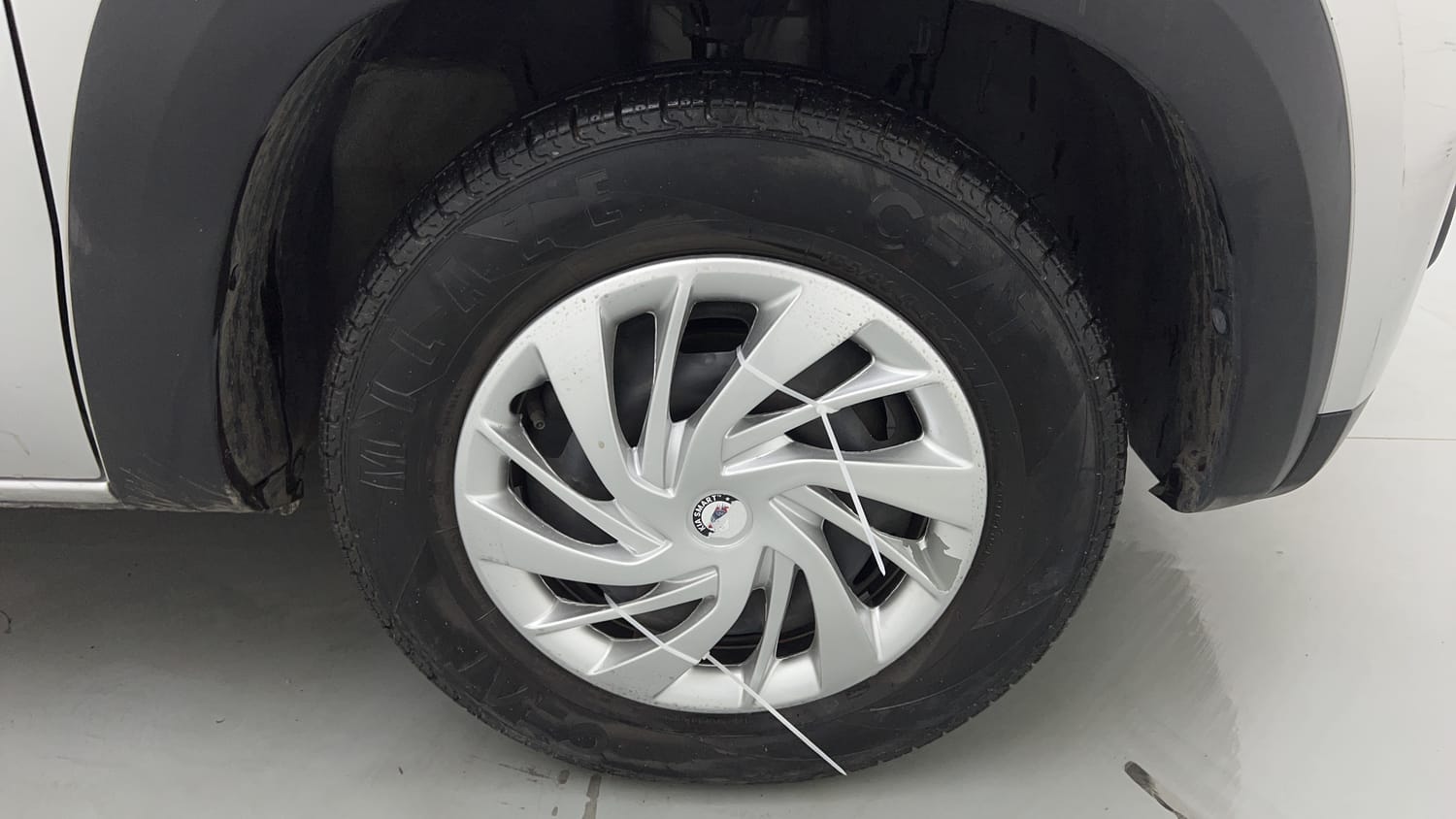 Used 2019 Renault Kwid RXL Petrol Manual tyres RIGHT FRONT TYRE RIM VIEW