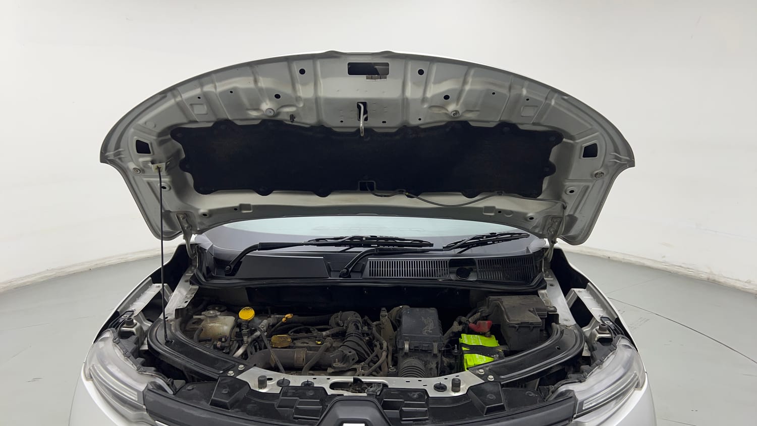 Used 2023 Renault Kiger RXT (O) Turbo MT Petrol Manual engine ENGINE & BONNET OPEN FRONT VIEW