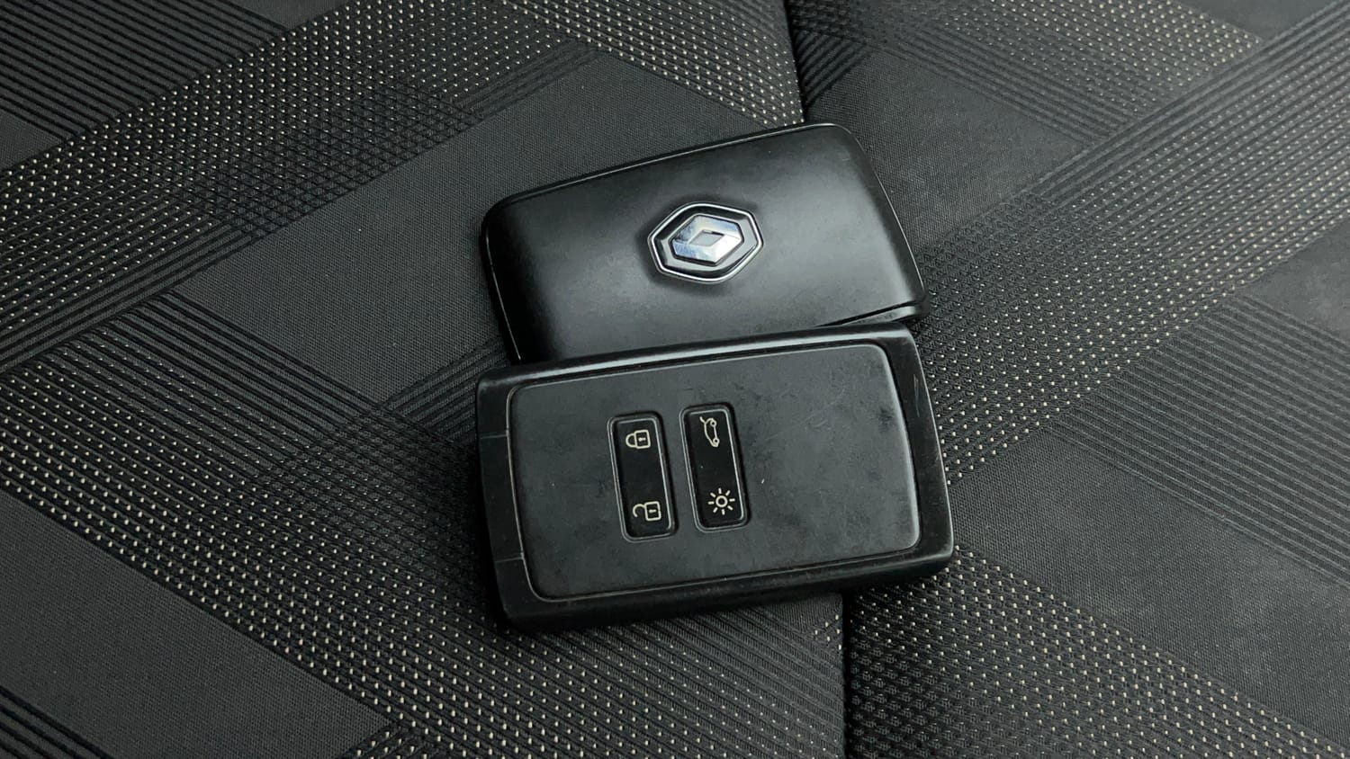 Used 2023 Renault Kiger RXT (O) Turbo MT Petrol Manual extra CAR KEY VIEW