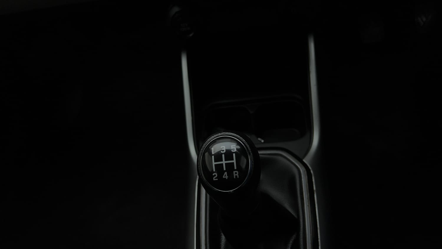 Used 2021 Maruti Suzuki Ignis Zeta 1.2 MT Petrol Manual interior GEAR  KNOB VIEW