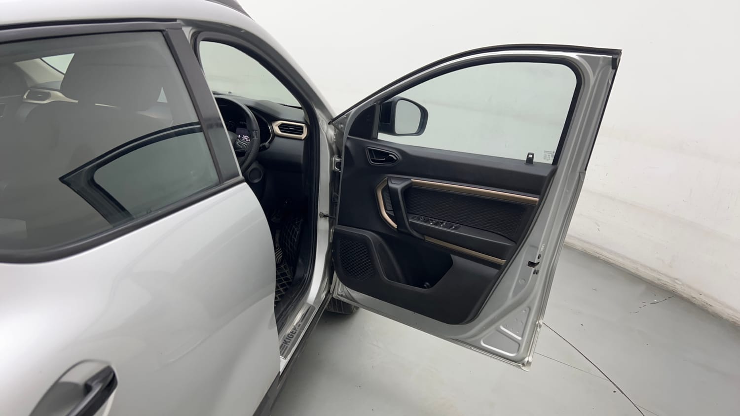 Used 2023 Renault Kiger RXT (O) Turbo MT Petrol Manual interior RIGHT FRONT DOOR OPEN VIEW