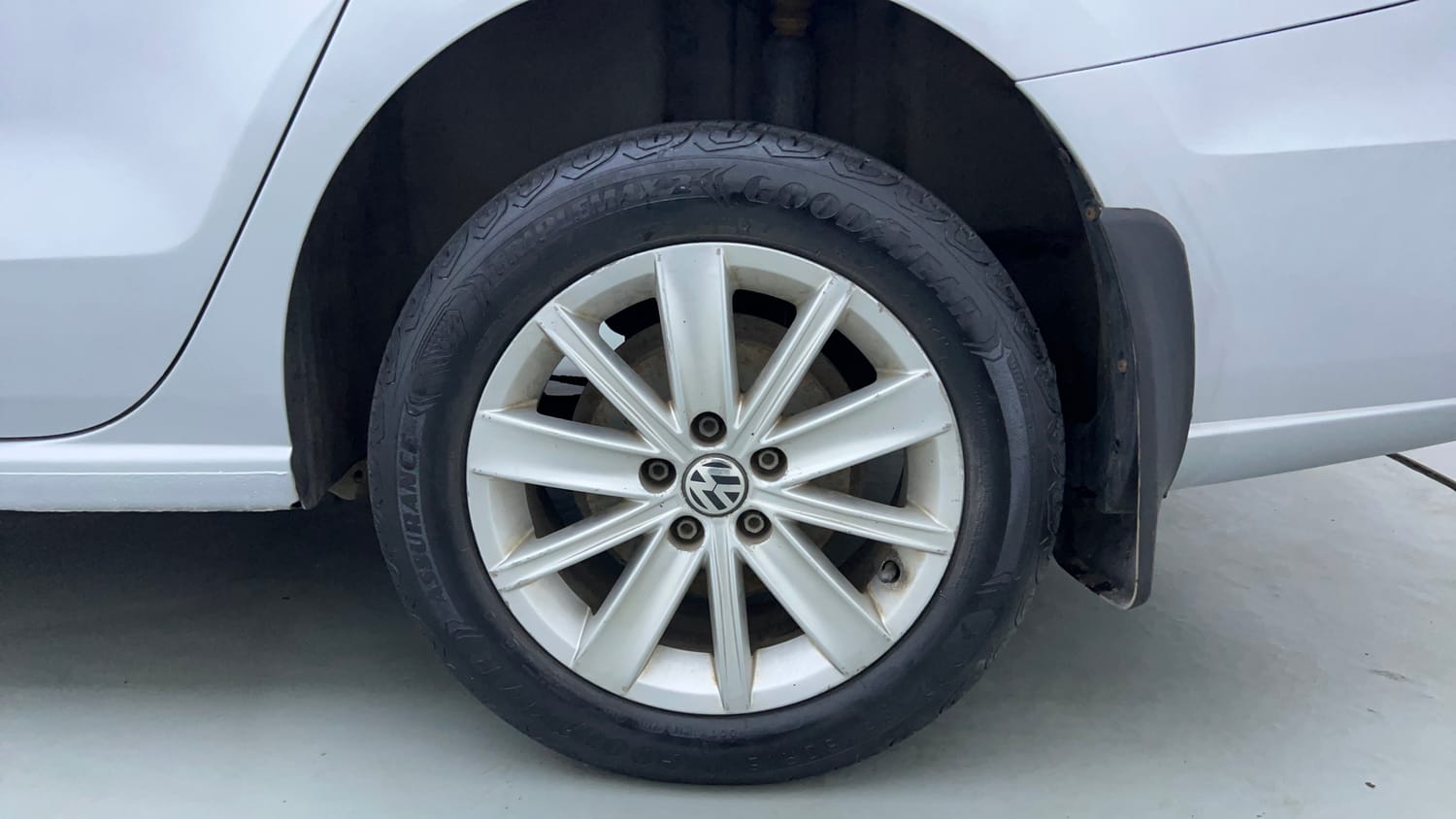 Used 2016 Volkswagen Vento Highline Petrol AT Petrol Automatic tyres LEFT REAR TYRE RIM VIEW