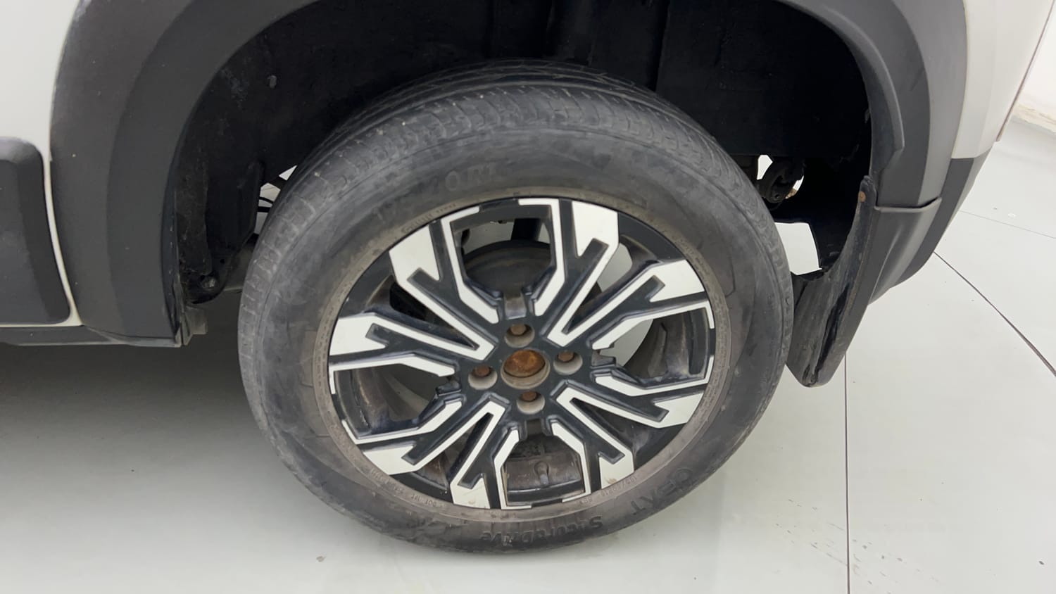 Used 2023 Renault Kiger RXT (O) Turbo MT Petrol Manual tyres LEFT REAR TYRE RIM VIEW