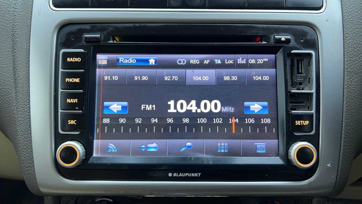 Used 2016 Volkswagen Vento Highline Petrol AT Petrol Automatic top_features Integrated (in-dash) music system