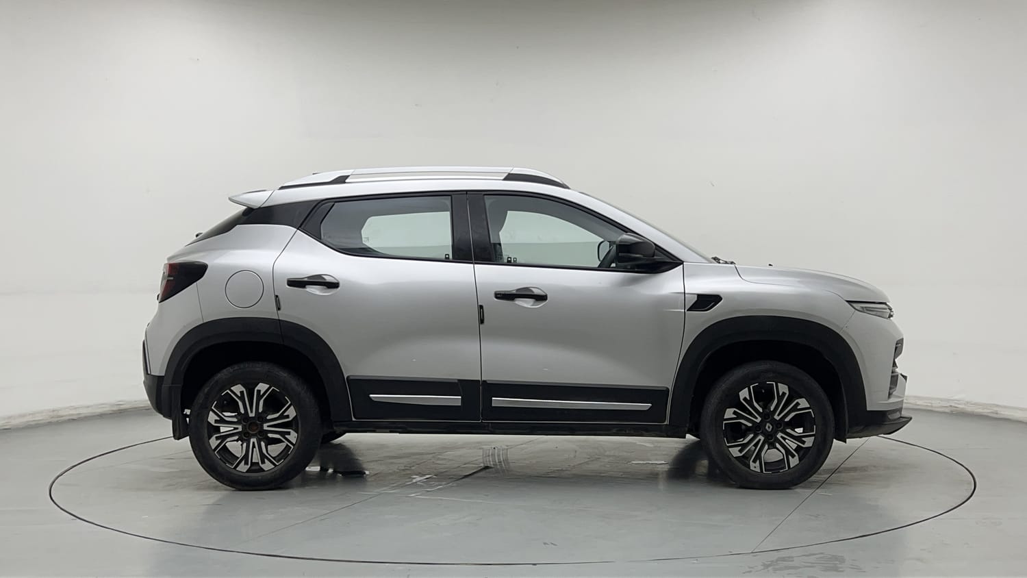 Used 2023 Renault Kiger RXT (O) Turbo MT Petrol Manual exterior RIGHT SIDE VIEW