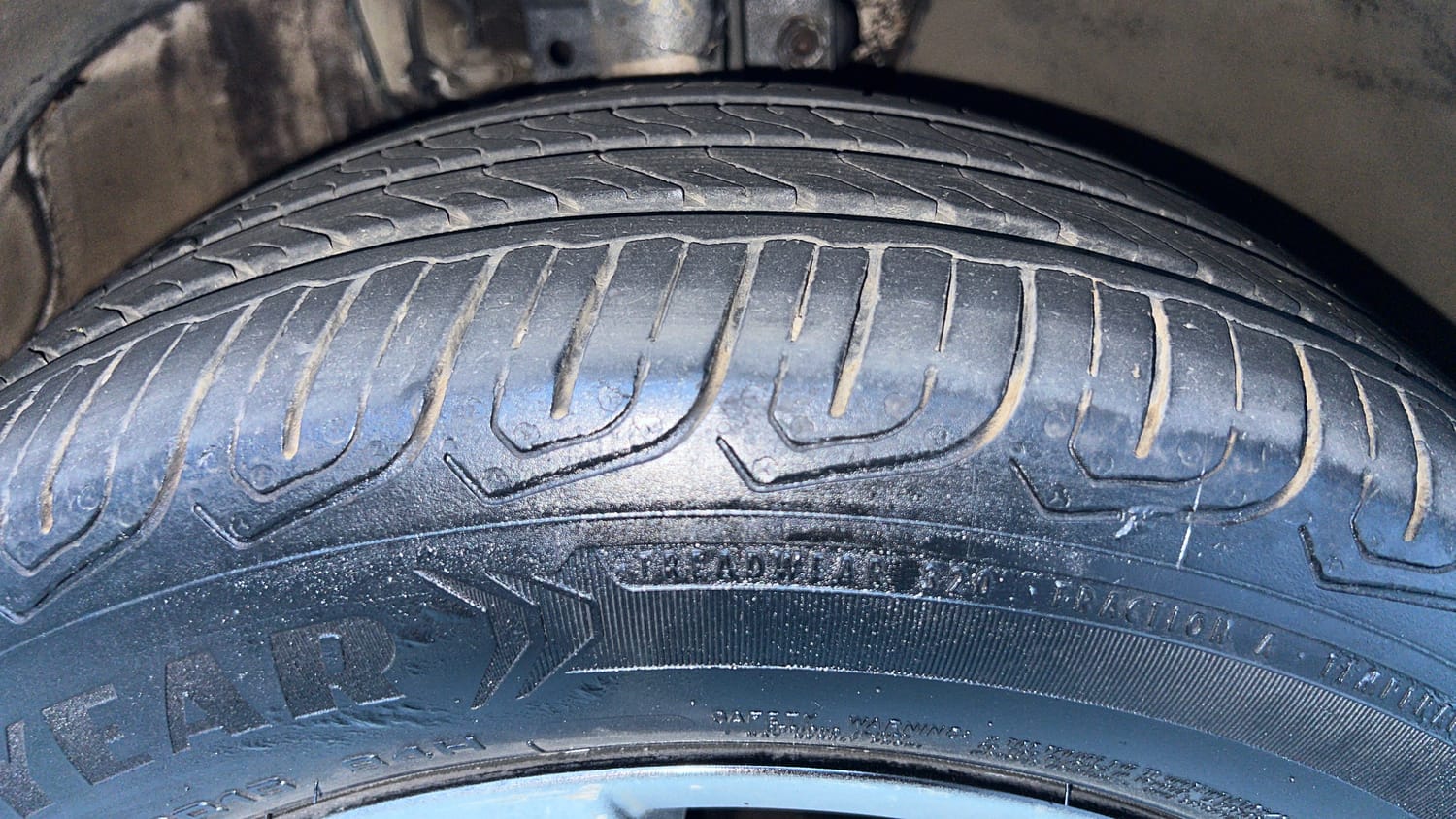 Used 2016 Volkswagen Vento Highline Petrol AT Petrol Automatic tyres RIGHT FRONT TYRE TREAD VIEW