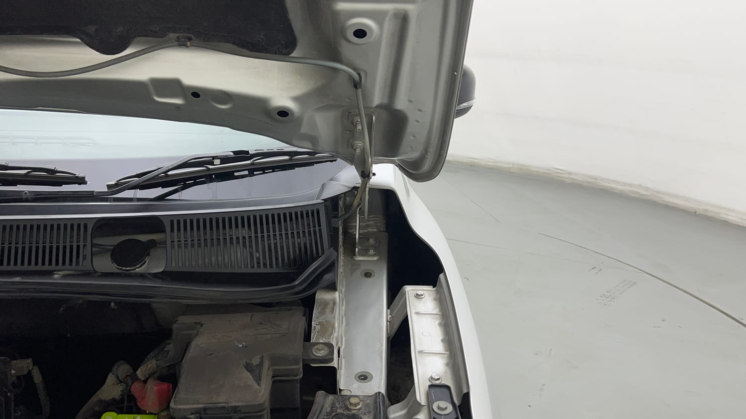 Used 2023 Renault Kiger RXT (O) Turbo MT Petrol Manual engine ENGINE LEFT SIDE HINGE & APRON VIEW